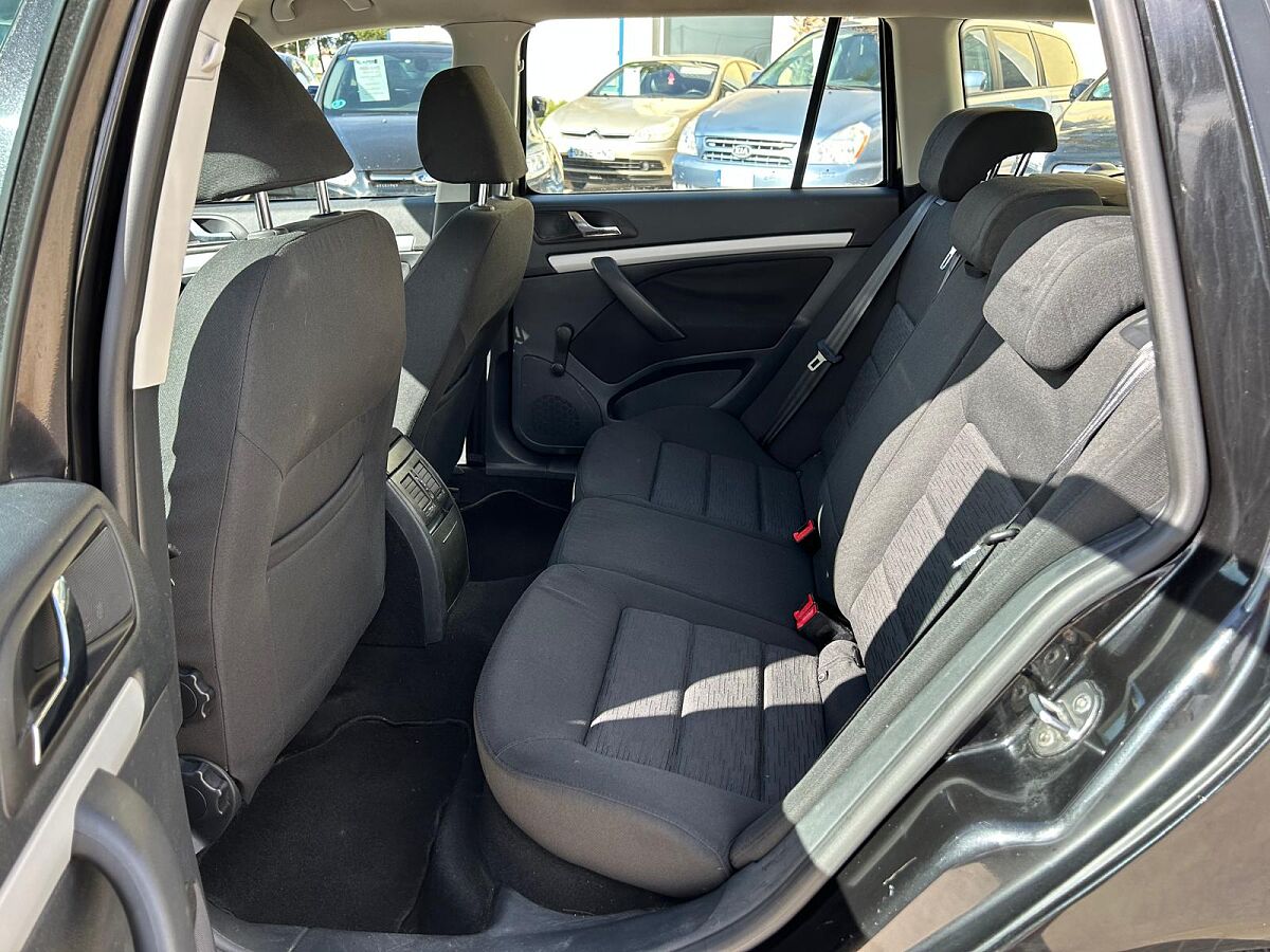 SKODA OCTAVIA AMBIENTE ESTATE 1.6 TDI AUTO SPANISH LHD IN SPAIN 80000 MILES 2011